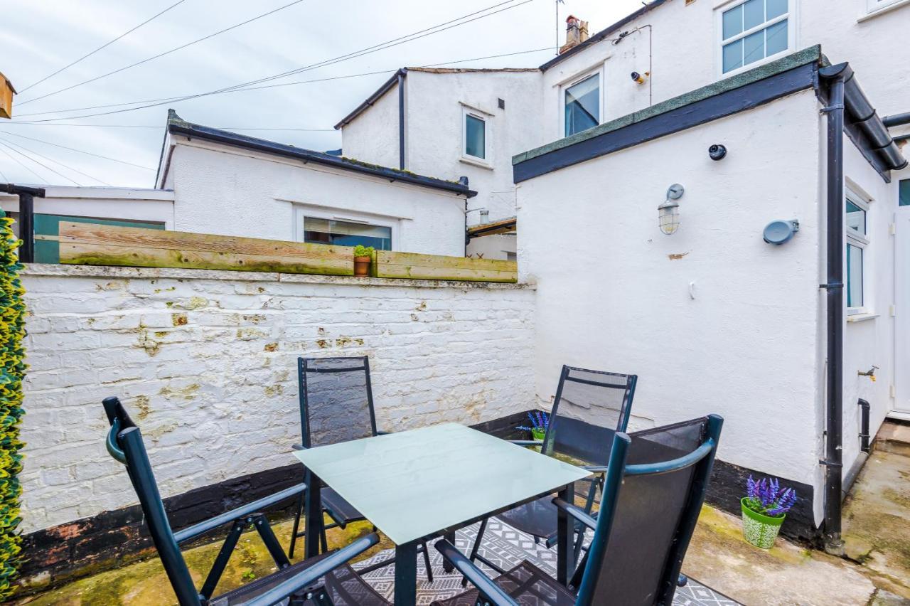 New! Gorgeous 2-Bed Home In Chester City Centre By 53 Degrees Property - Incredible Location, Ideal For Small Groups - Sleeps 6! エクステリア 写真