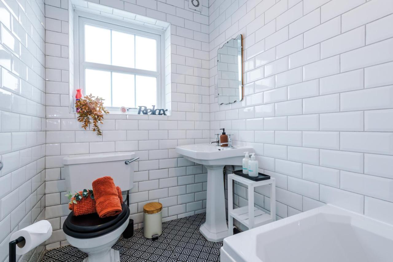 New! Gorgeous 2-Bed Home In Chester City Centre By 53 Degrees Property - Incredible Location, Ideal For Small Groups - Sleeps 6! エクステリア 写真