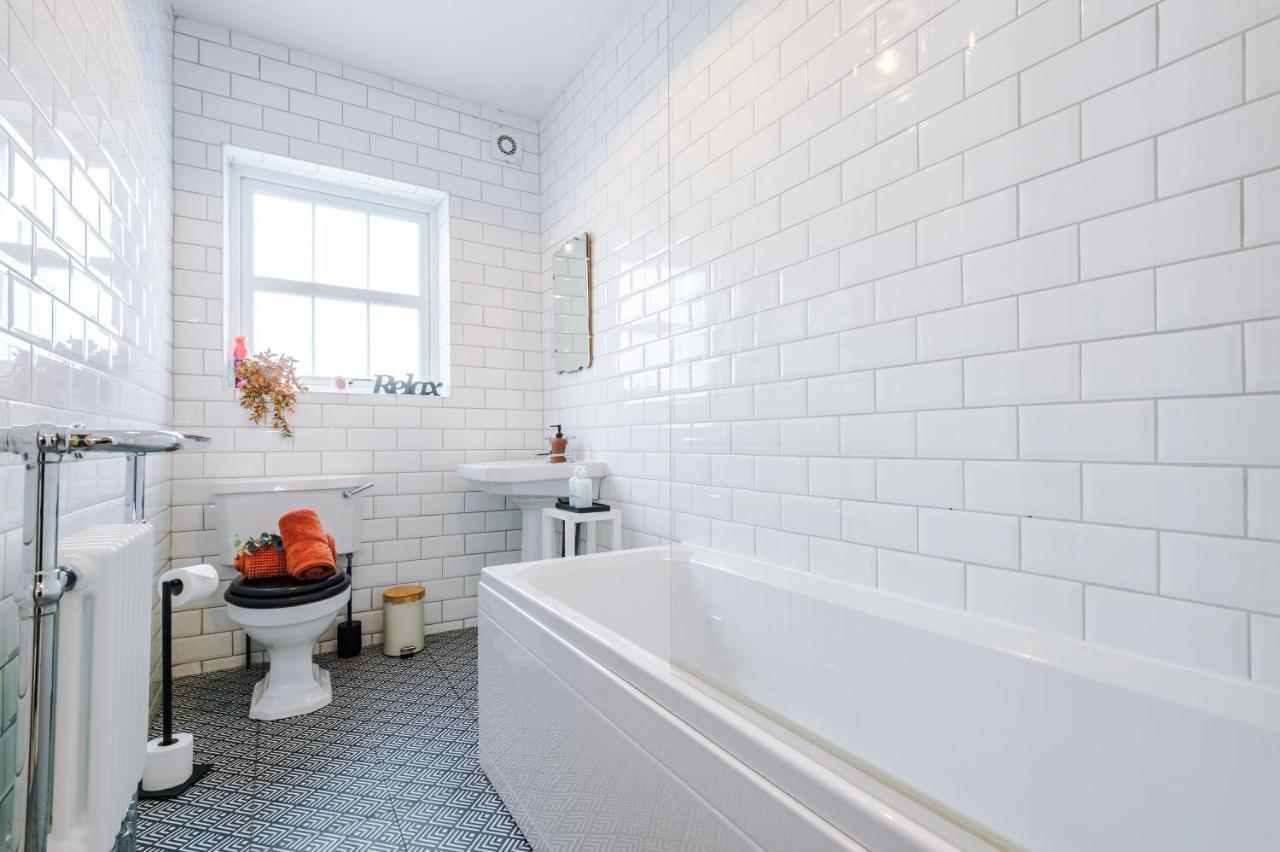 New! Gorgeous 2-Bed Home In Chester City Centre By 53 Degrees Property - Incredible Location, Ideal For Small Groups - Sleeps 6! エクステリア 写真